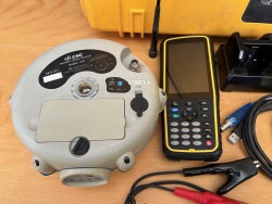CHC X91 GPS with CHC HCE800 Hand Terminal - CHC