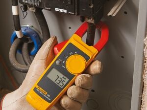 Fluke 117/323 Elektrikçi Kombo Kiti, Dijital Multimetre ve Pens Ampermetre - 3
