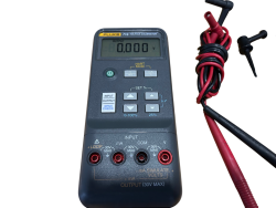 İkinci el Fluke 715 Volt/mA Döngü Kalibratörü - Fluke (1)