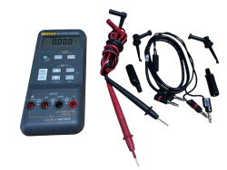 İkinci el Fluke 715 Volt/mA Döngü Kalibratörü - Fluke