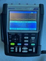 Tektronix THS3024 FOUR CHANEL OSCILLOSCOPE 200Mhz 5 Gs/s - TEKTRONIX (1)